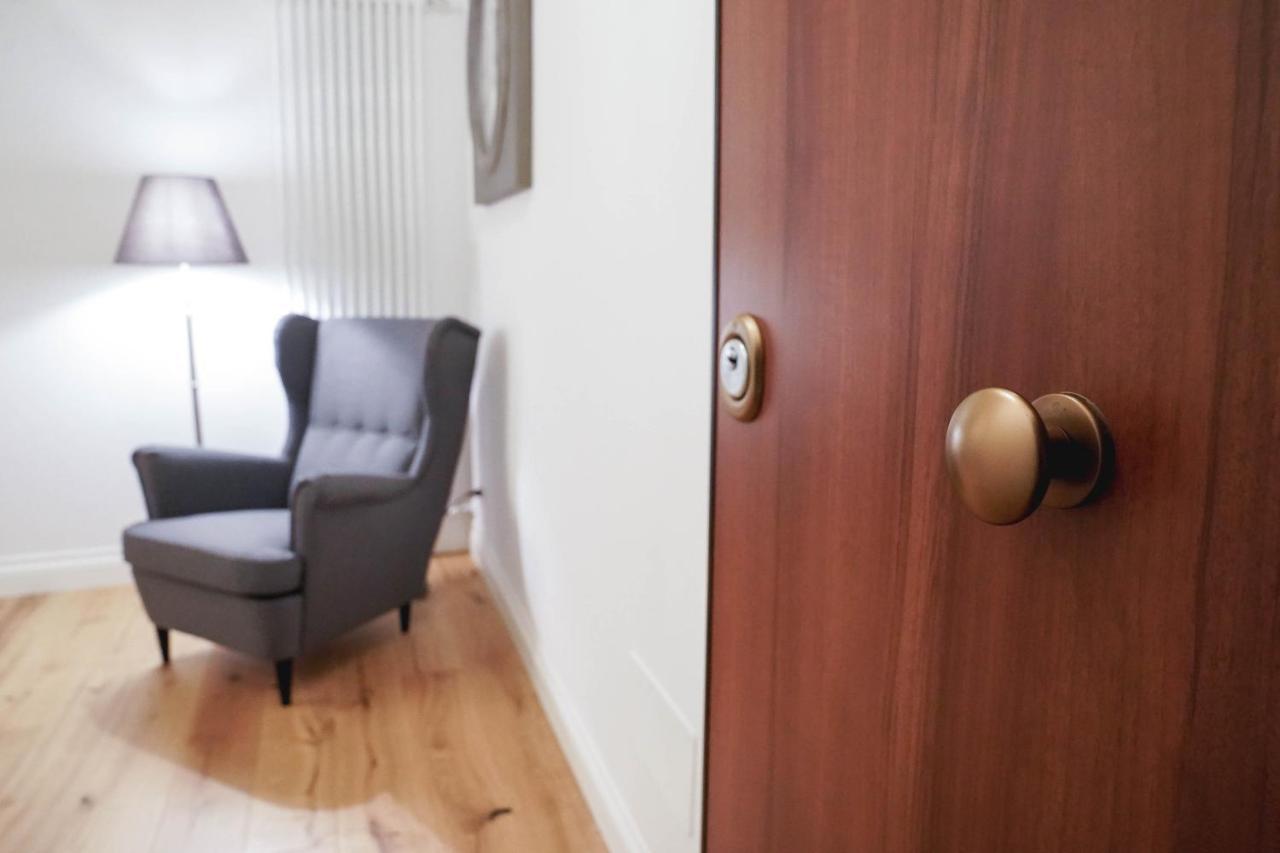 Art Apartment Black & White Suite Florenţa Exterior foto
